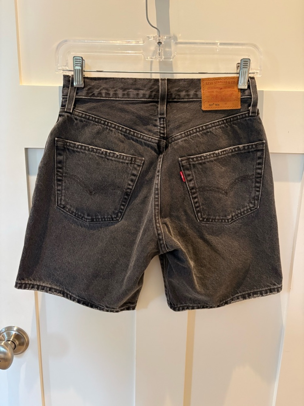 Levi's 501 90’s Women's Charcoal Black Denim Bermuda Shorts SZ 24 - Picture 6 of 10